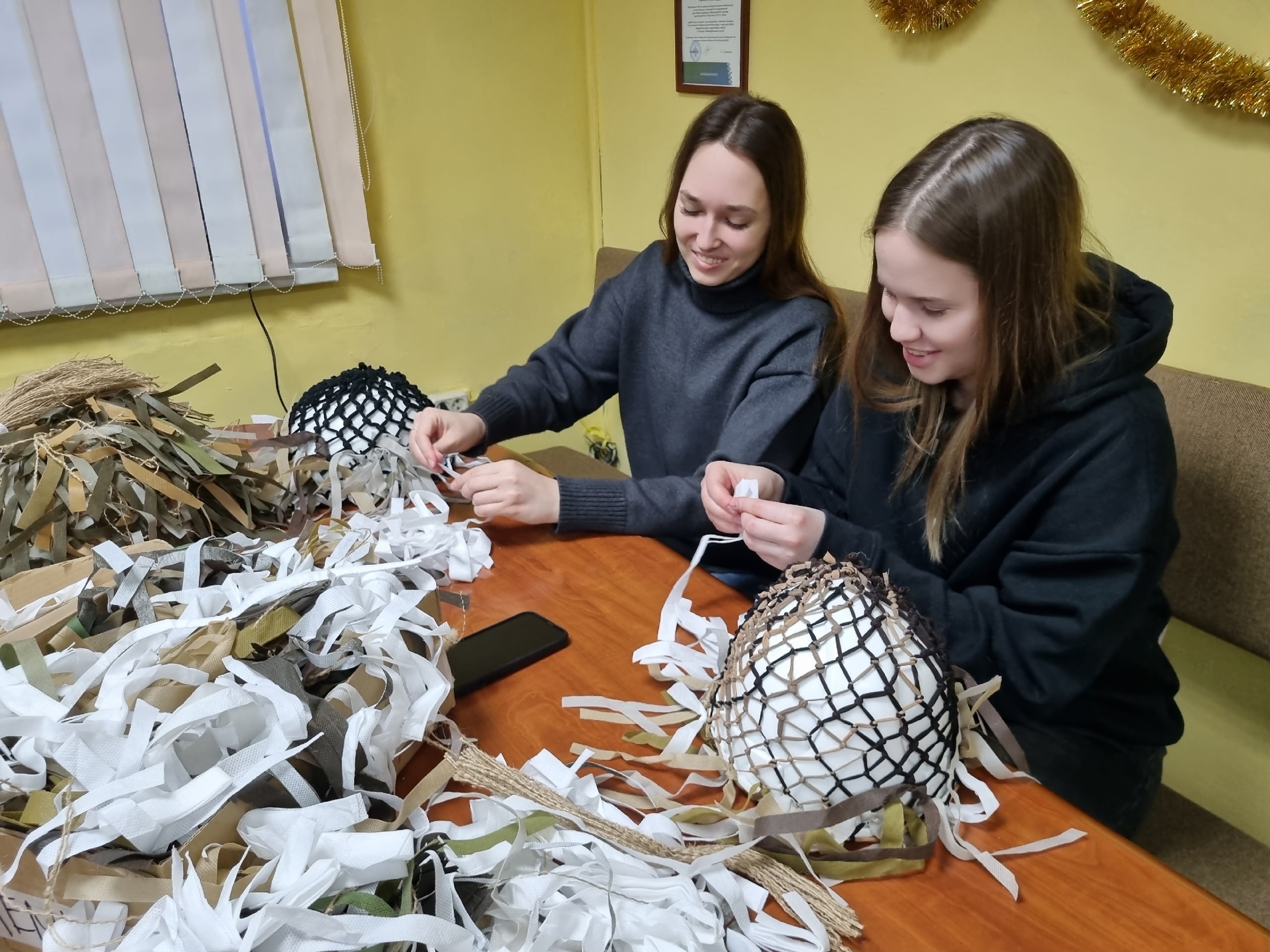 Руки, которые помогают, сердца, которые заботятся!