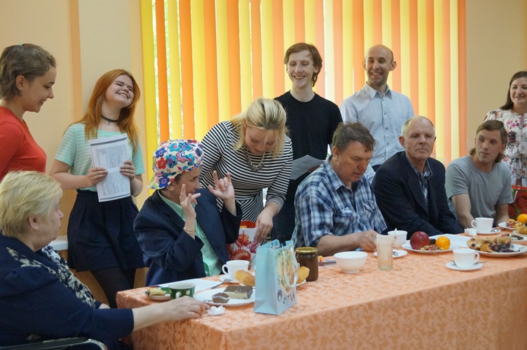 Волонтеры университета вновь провели праздник для пожилых людей и инвалидов