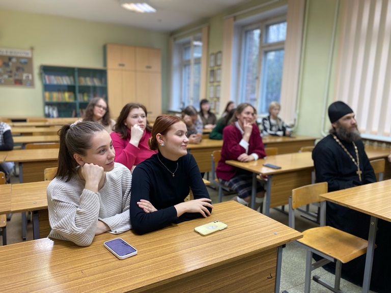 Студенты Института гуманитарных наук обсудили тему религии в информационном пространстве