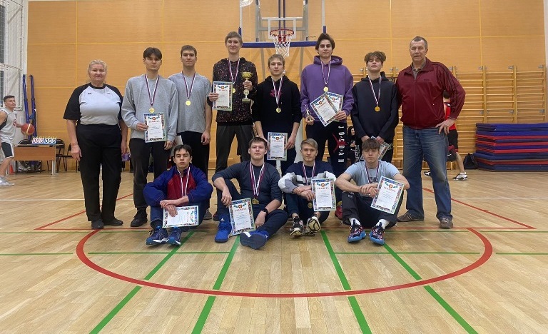 Мужская сборная по баскетболу СГУ выиграла чемпионат Сыктывкара