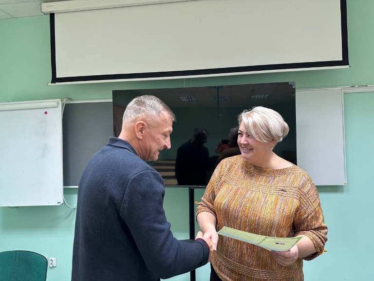 Координационный центр вручил удостоверения 