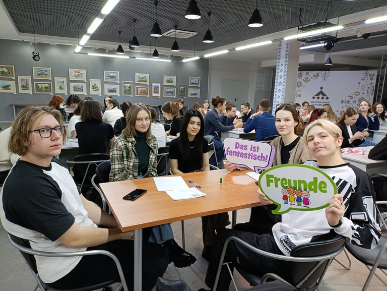 Cтуденты Института иностранных языков приняли участие в познавательно-развлекательном квизе по немецкому языку «Megakopf»