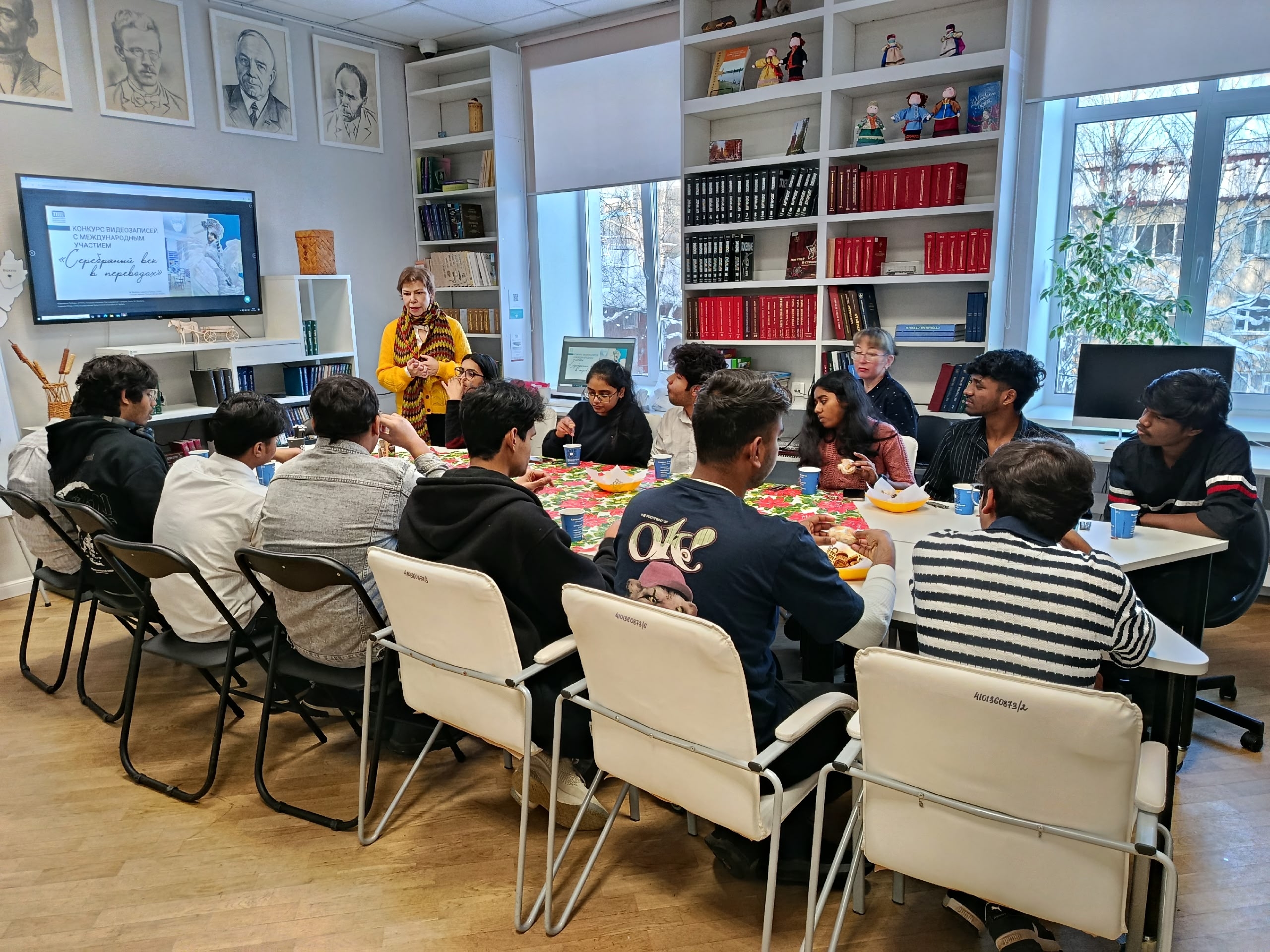 Экскурсия в историю и мир знаний: первокурсники-иностранцы Медицинского института побывали в Национальной библиотеке Коми