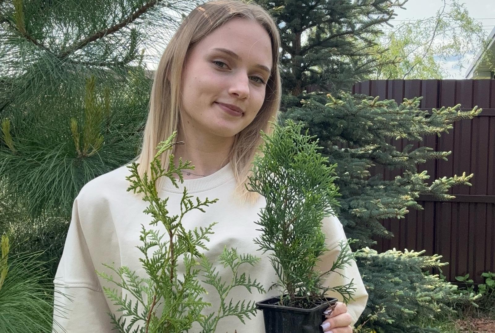 Студентка СГУ им. Питирима Сорокина подарила саженцы Ботаническому саду 