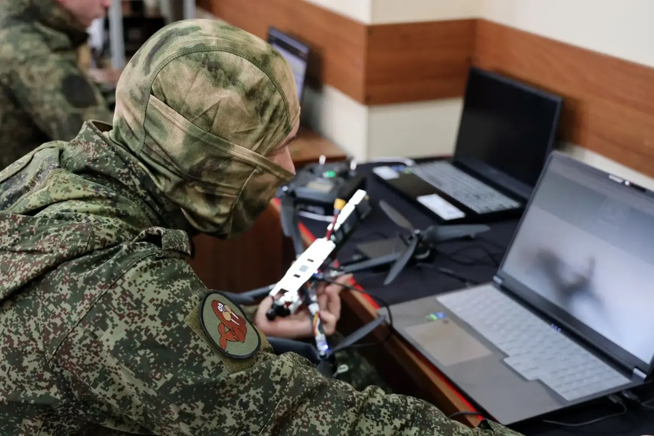 Выпускников и студентов приглашают ознакомиться с информацией о службе по контракту в войсках беспилотных систем