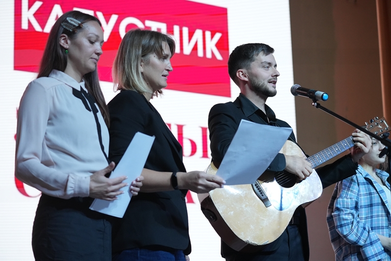 Праздничный концерт «Золотые сердца» прошел в Институте педагогики и психологии