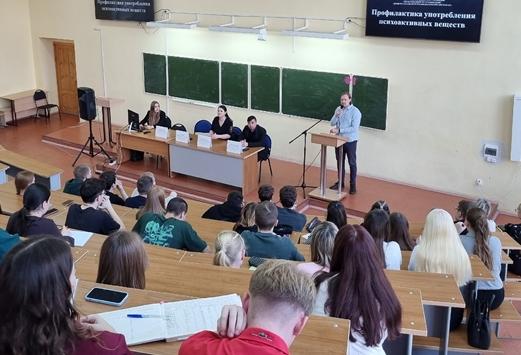 Первокурсники обсудили вопросы профилактики и реабилитации несовершеннолетних наркопотребителей