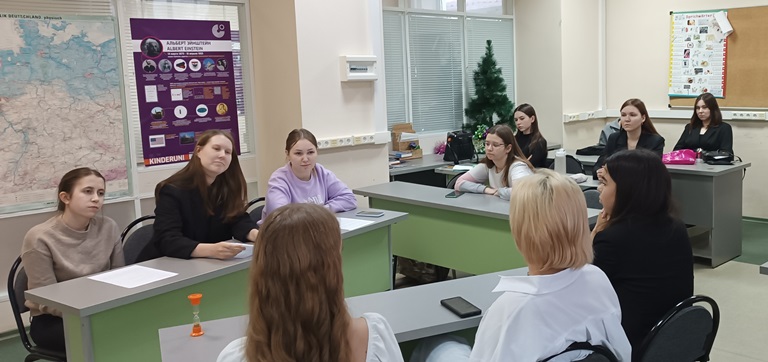 В Институте иностранных языков состоялись педагогические дебаты