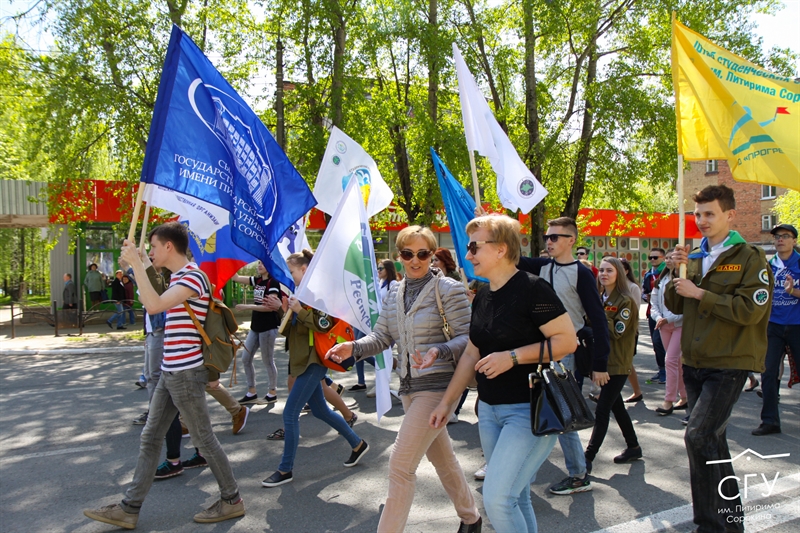 Сыктывкарский госуниверситет принял участие в праздничном шествии трудовых коллективов города