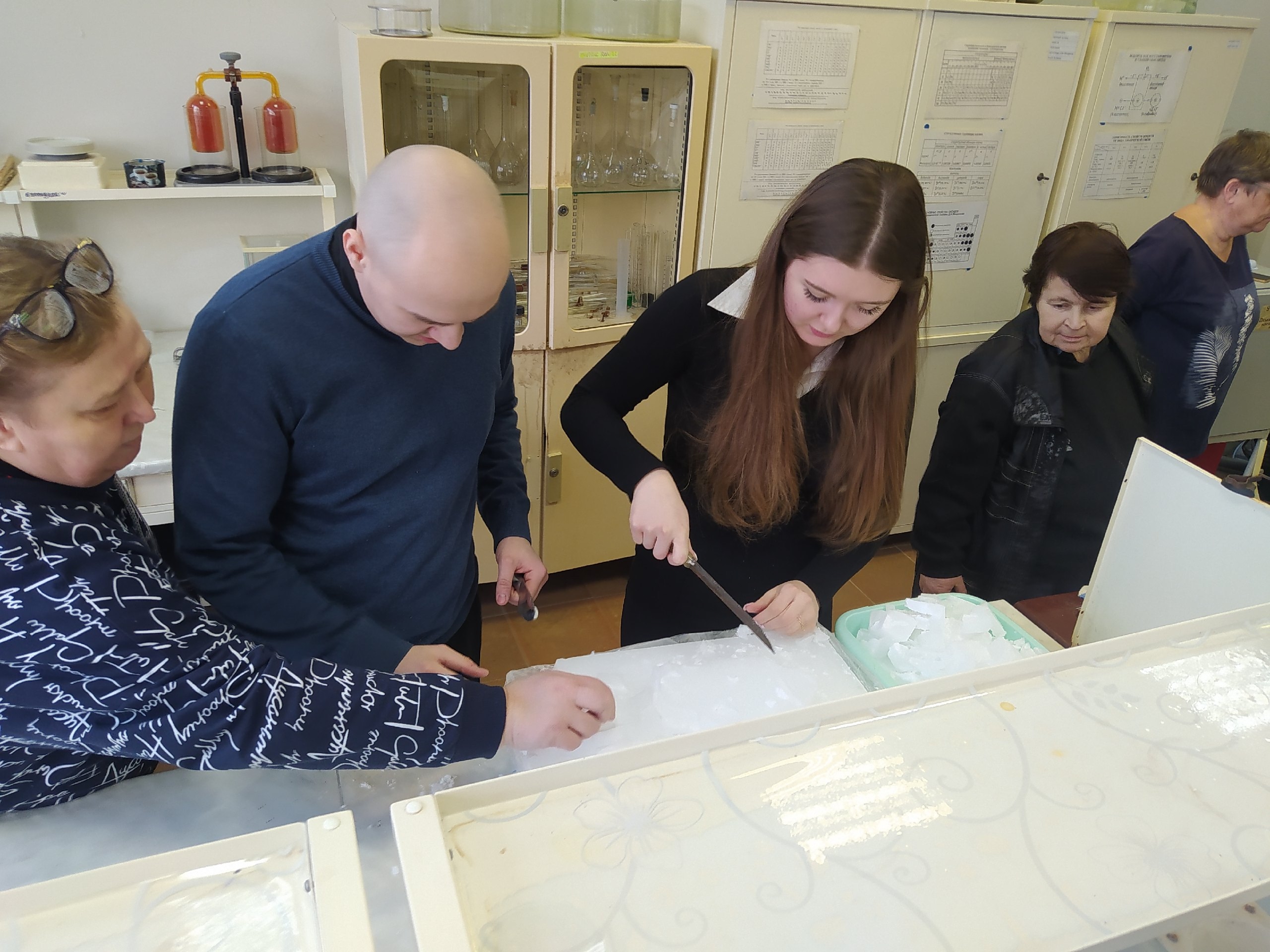 В СГУ изготовили более 150 окопных свечей для бойцов СВО