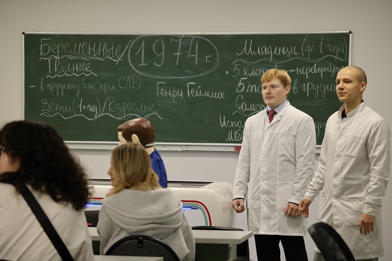 В профессиональное будущее: университет запустил четвертый поток медицинских классов