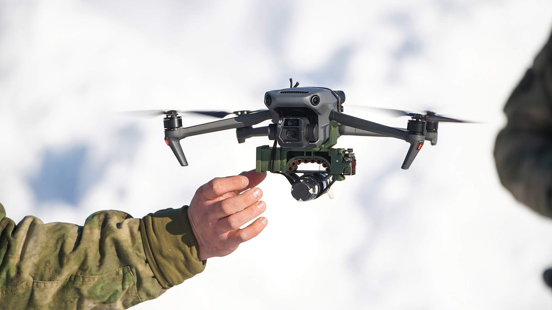 Выпускников и студентов приглашают ознакомиться с информацией о службе по контракту в войсках беспилотных систем 