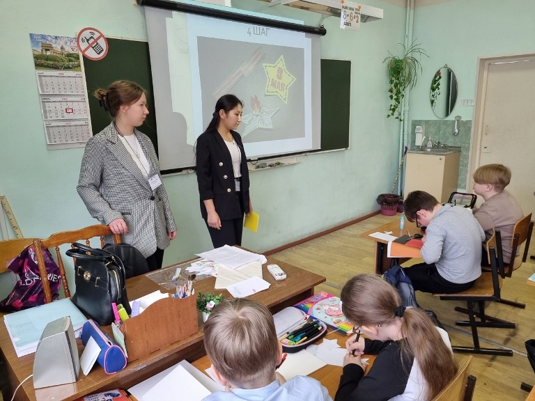 Студенты Института педагогики и психологии провели мастер-классы по изготовлению открыток ко Дню Победы 