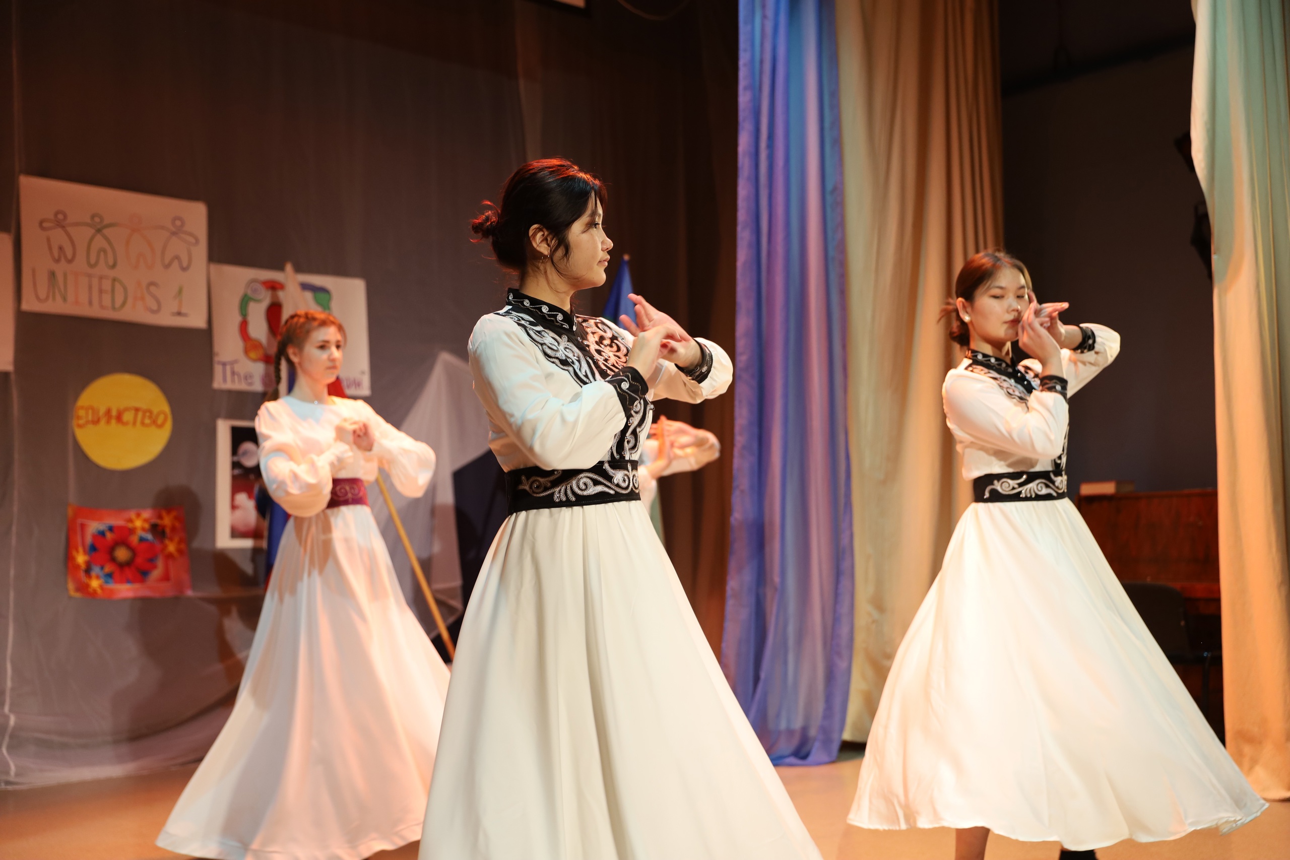 Язык дружбы объединил народы