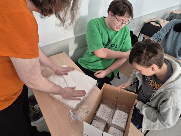 Второкурсники поддержали фронт: еще +200 комплектов «сухого» душа!