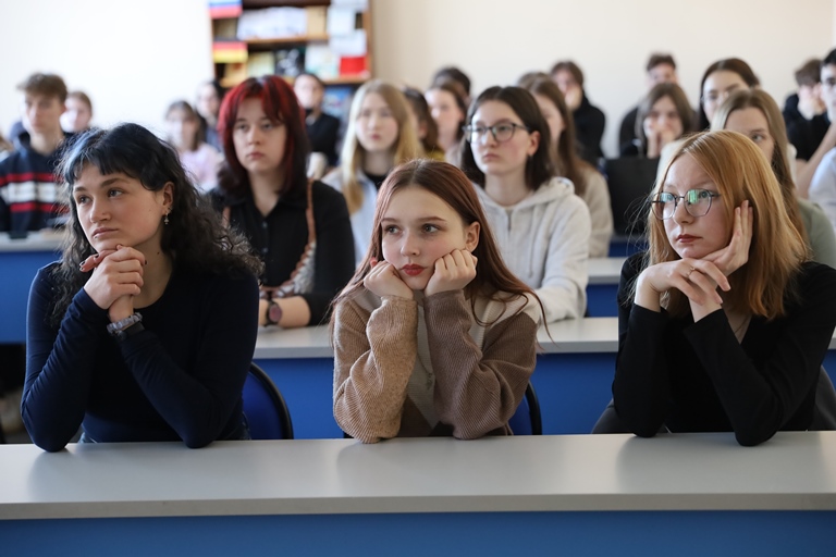 Студенты Института иностранных языков познакомились с историей российского гимна