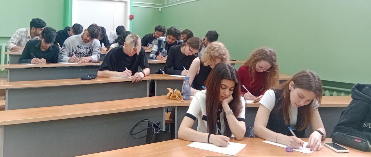 Язык памяти: студенты СГУ им. Питирима Сорокина написали диктант к 80-летию Великой Победы»