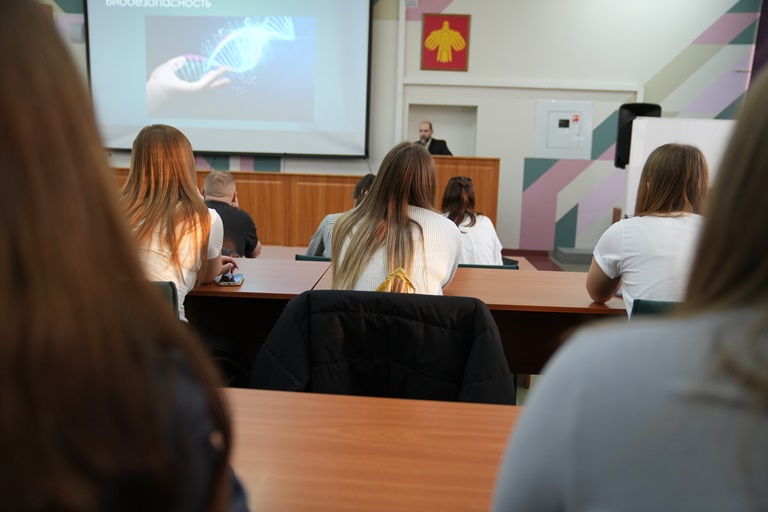 В СГУ имени Питирима Сорокина прошло торжественное открытие третьего сезона Школы молодого учёного