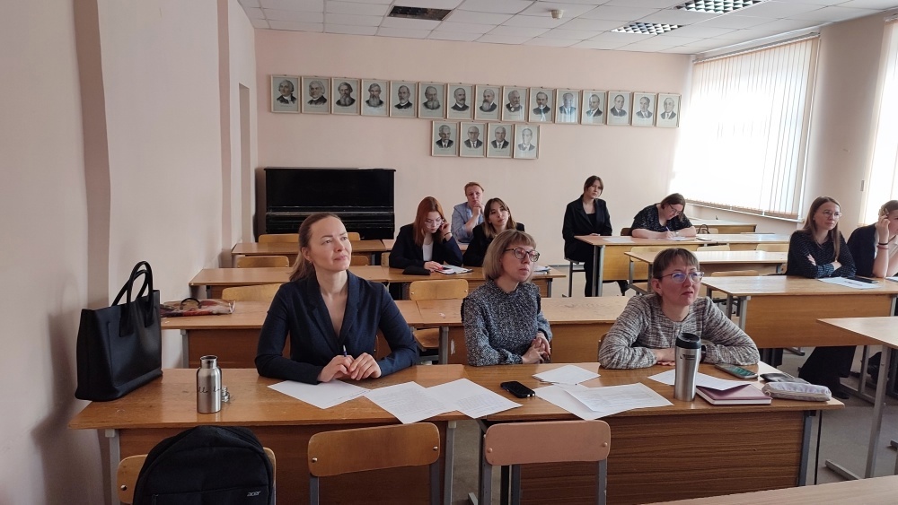 «Шаг в науку» сделали в Институте гуманитарных наук