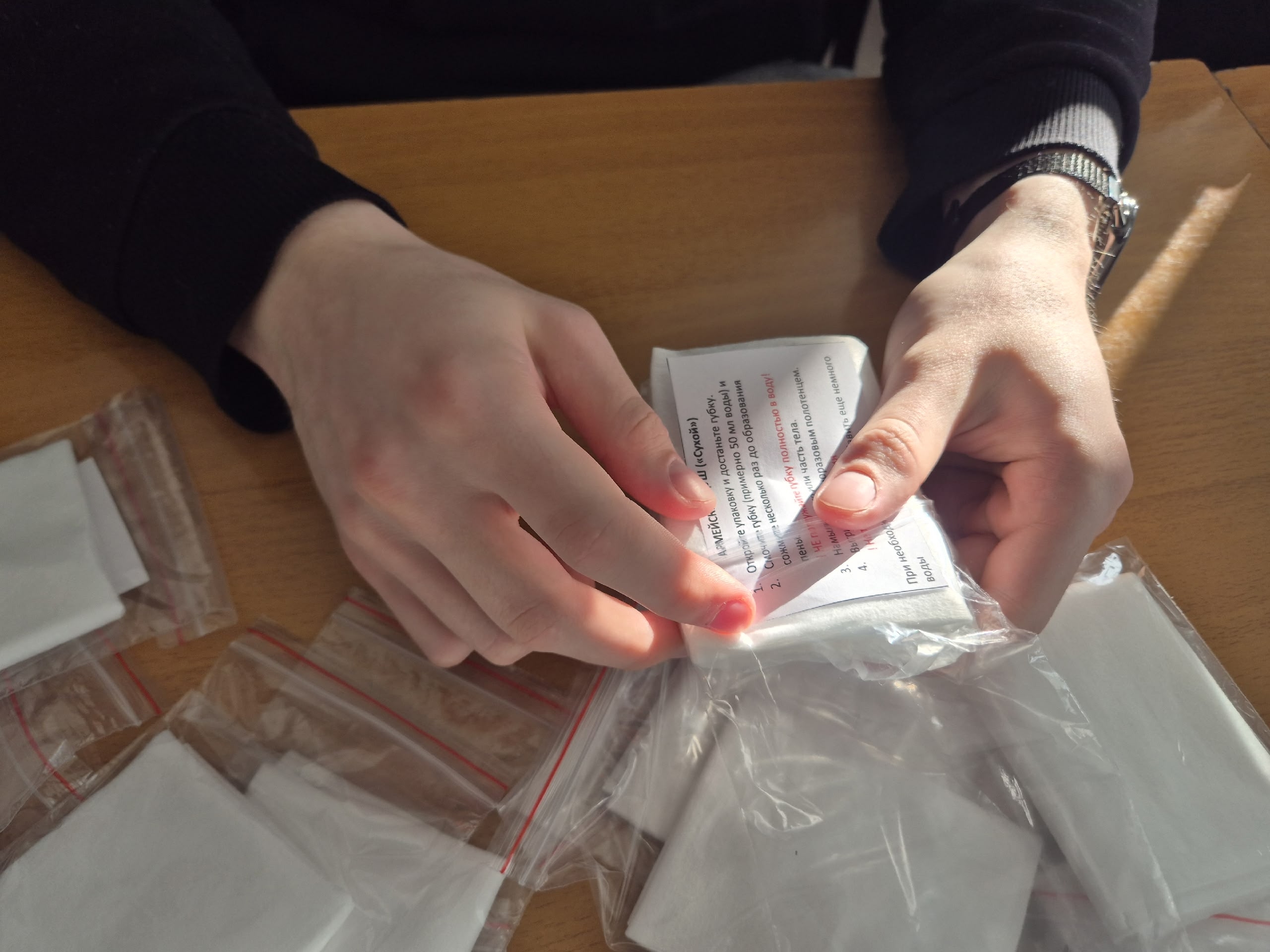 Студенты и преподаватели СГУ им. Питирима Сорокина изготовили более 400 комплектов «сухого душа» для бойцов в зоне СВО