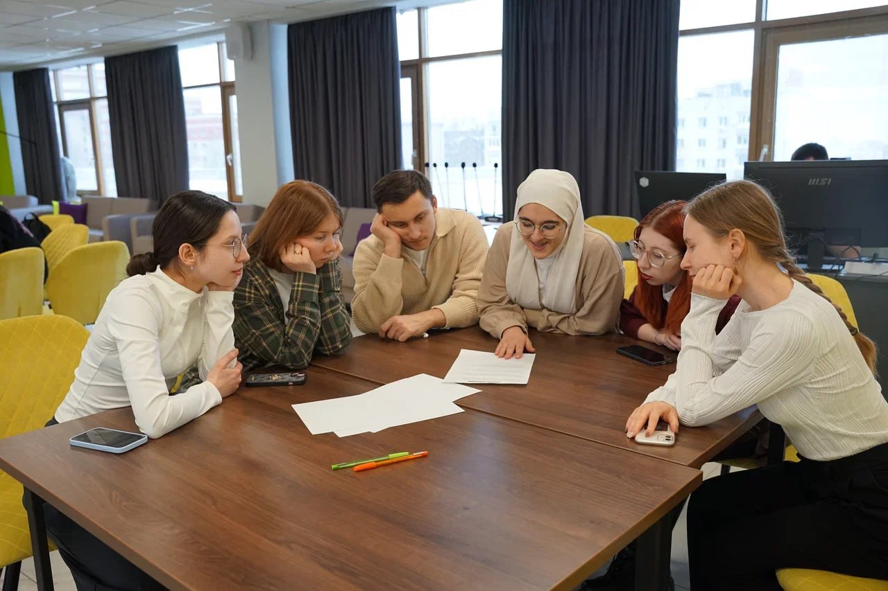 Будущие врачи обсудили защиту исторической правды в рамках проекта к 80-летию Победы