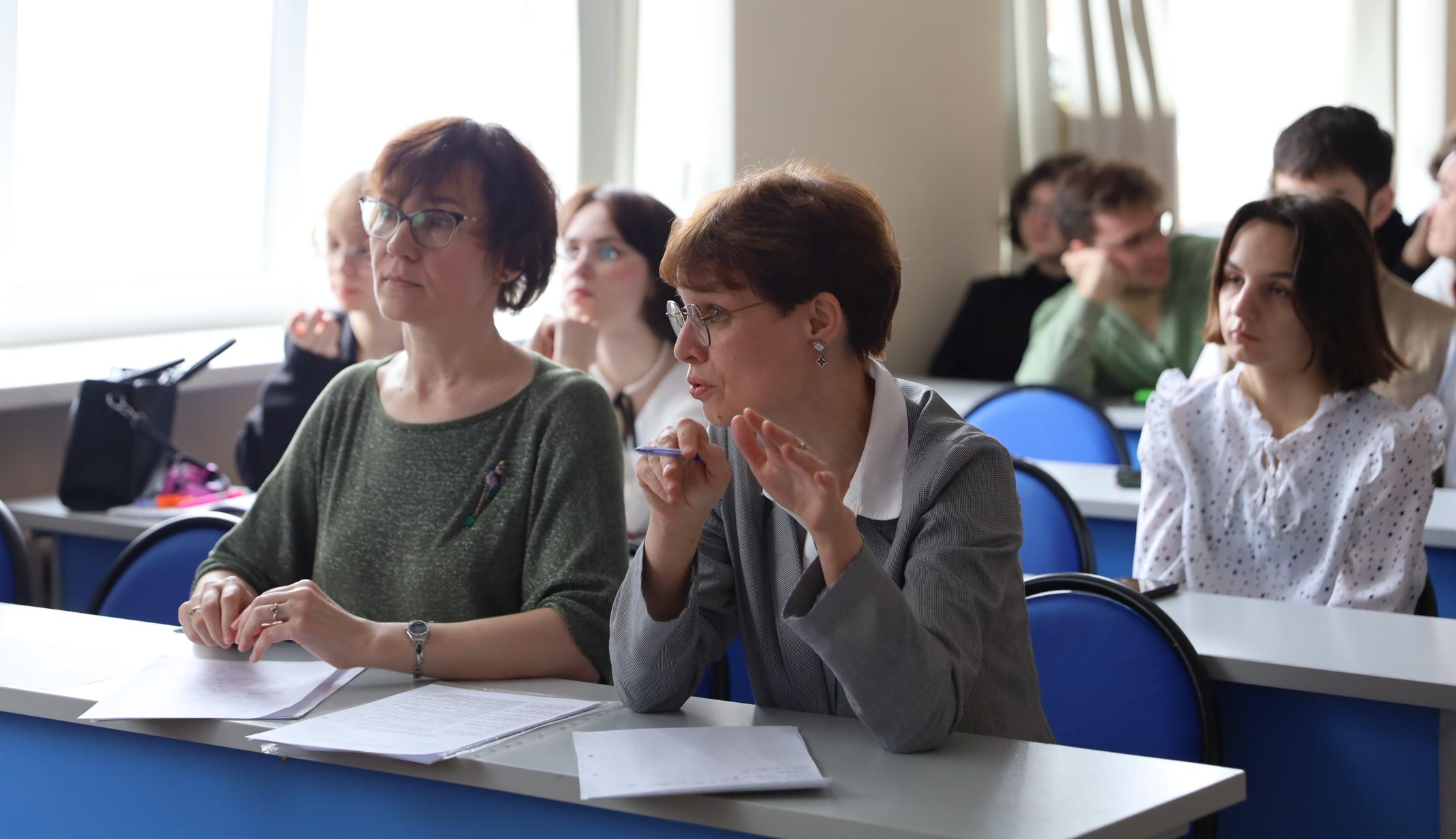 В СГУ им. Питирима Сорокина обсудили лингвистические аспекты преподавания иностранных языков